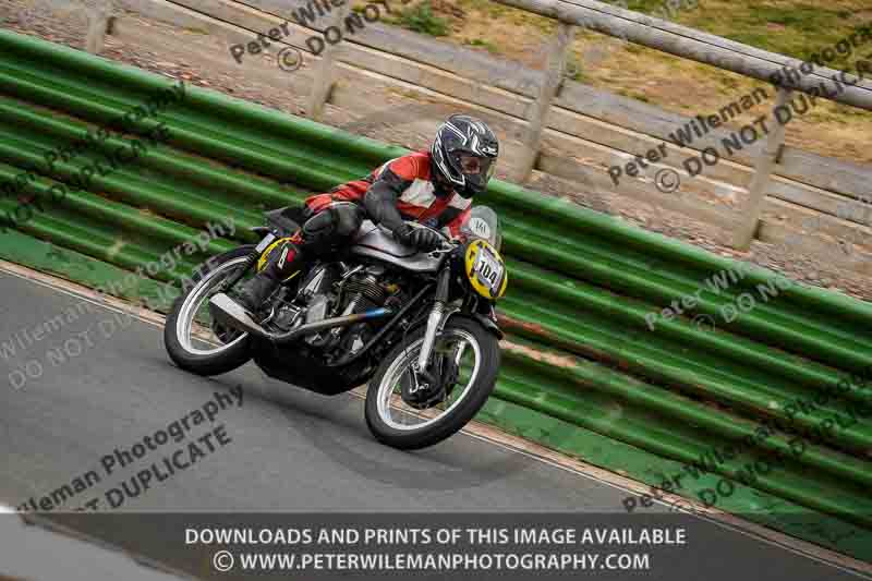 Vintage motorcycle club;eventdigitalimages;mallory park;mallory park trackday photographs;no limits trackdays;peter wileman photography;trackday digital images;trackday photos;vmcc festival 1000 bikes photographs